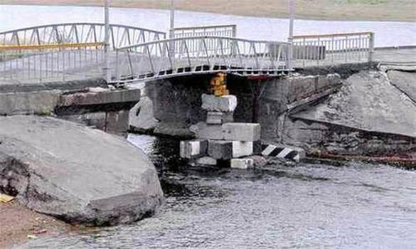 Bridge held up by odd sized bricks